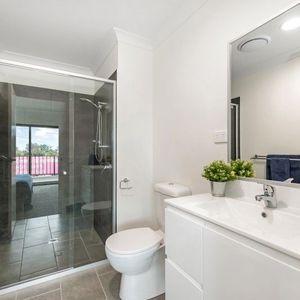 Modern Unit - Photo 2