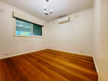 3 Bed, 1 Bath - Photo 5