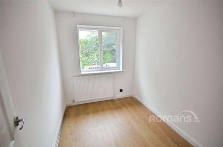 Severn Crescent, Slough, Berkshire, SL3 - Photo 2