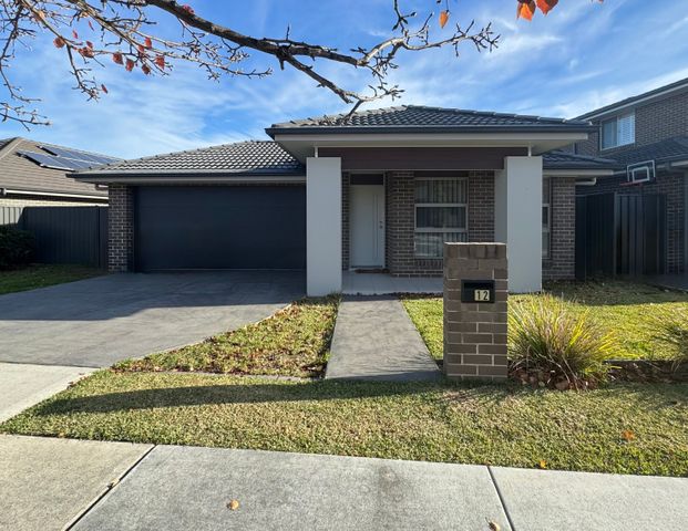 LOW MAINTENANCE FAMILY HOME! - Photo 1