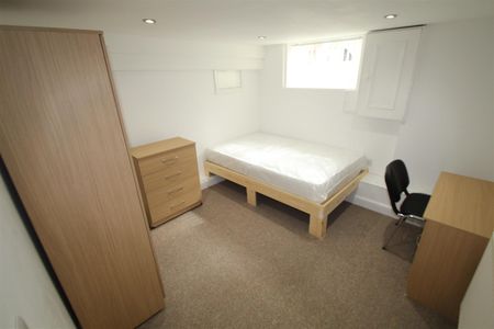 Beamsley Grove, Hyde Park, LS6 1LA, Leeds - Photo 2