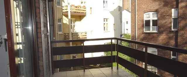 KREFELD-UERDINGEN: RENOVIERTE 2,5-ZIMMERWOHNUNG MIT OST-TERRASSE IM 1.OG - Foto 1