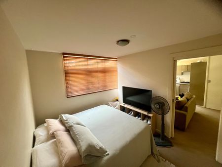 Elizabeth Bay - Photo 3