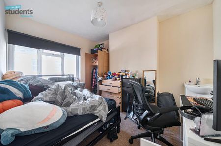 5 bedroom end of terrace house to rent - Photo 3