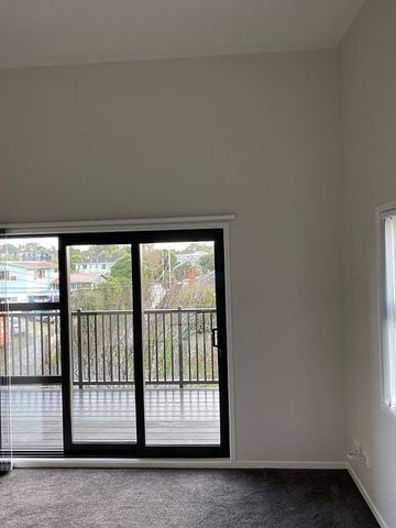 Modern 2BR Apt with Balcony! - Photo 2