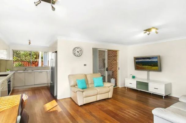 Spacious Villa Style Ground Floor Unit with extra large courtyard - Photo 1