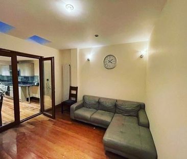 Room in a Shared Flat, Baring Road, SE12 - Photo 3