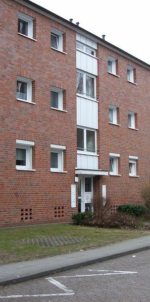 Einziehen & Wohlfühlen  3-Zimmer-Wohnung mit neuem Laminatboden & Balkon! - Photo 2