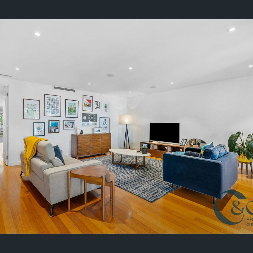 Luxury Ground Floor Apartment in Prime Location - Photo 1