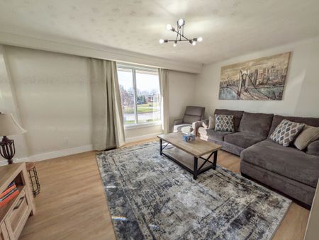Beautiful 3 Bedroom Main Unit in Niagara Falls! - Photo 5