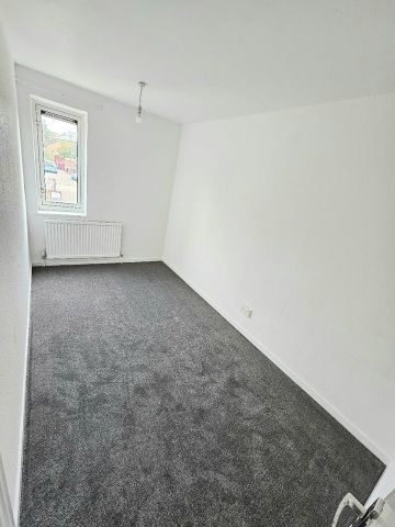 4 Bed Terraced House, Berkeley Path, LU2 - Photo 3