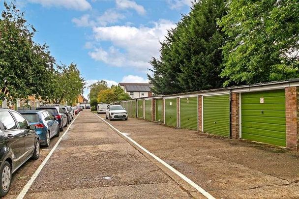 The Ridgeway, St. Albans, AL4 - Photo 1