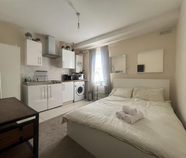 Studio to rent - Photo 5