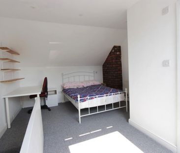 4 bedroom House To Let - Photo 5