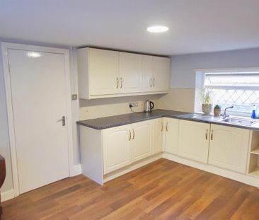 2 bedroom terraced house to rent - Photo 4