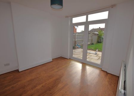 3 bedroom house - end terrace to rent - Photo 4