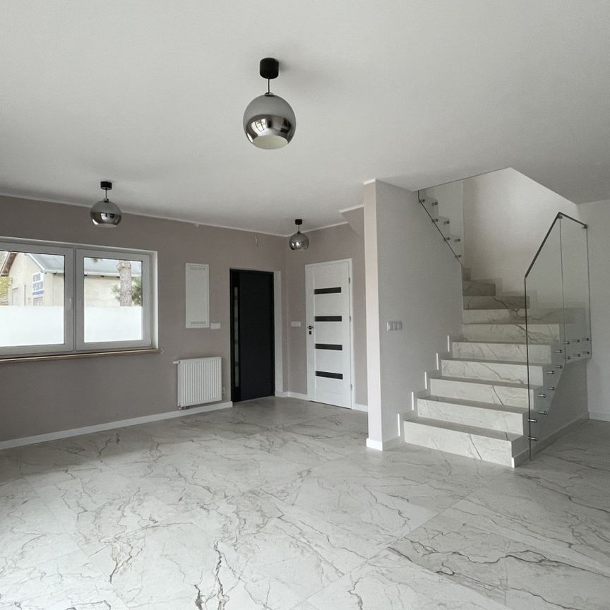 Nowiutki z pełnym wyposażeniem - Zdjęcie 1