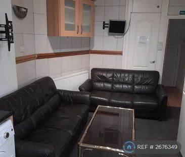 1 bedroom in a house share to rent - Photo 1
