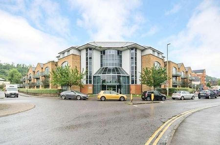 Woolsack Way, Godalming, Surrey, GU7 - Photo 5