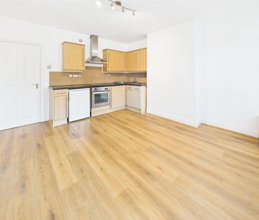 Heath Road, Twickenham, Middlesex, UK, TW1 - Photo 3