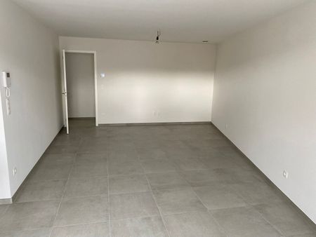 NIEUWBOUW !!! Ideaal gelegen appartement op de eerste verdieping in een kleine residentie. - Foto 2