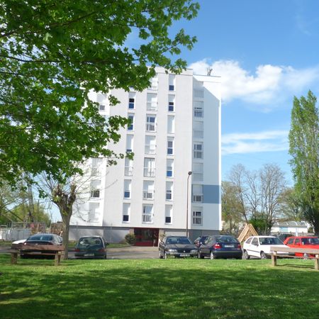 Appartement T4 dans un environnement arboré en face la Loire - Photo 3