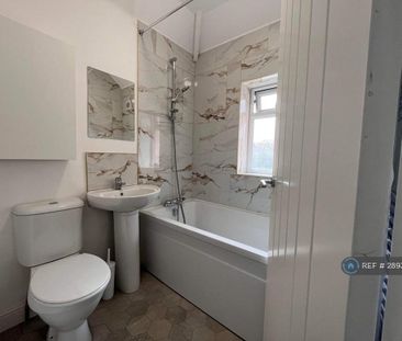 4 bedroom semi-detached house to rent - Photo 2