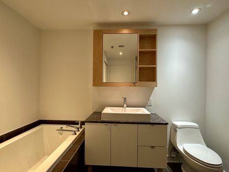 Île-des-Soeurs : condo de 1 chambre avec superbe vue et stationnement intérieur ! - Photo 2