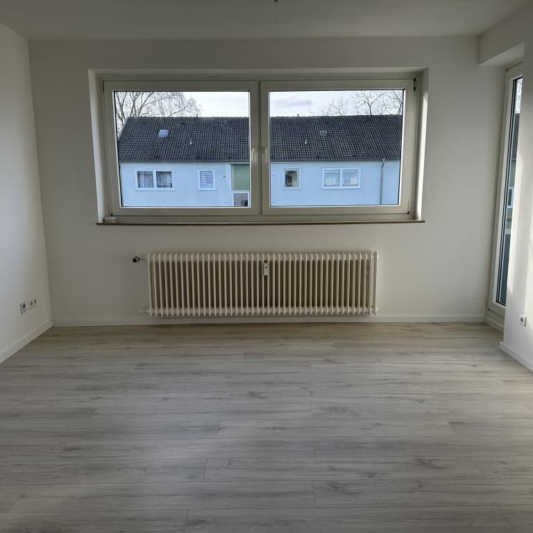 Wohnen am Magnolienweg: Helle 3-Zimmer-Wohnung mit Balkon frei! - Photo 1