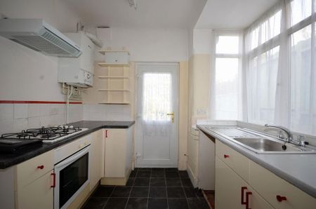 3 bedroom semi-detached house to rent - Photo 4
