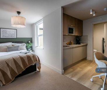 1 bedroom in a house share to rent - Photo 5