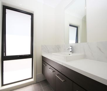 Nearly New 4 Bedder in Quiet Neighbourhood - Photo 6