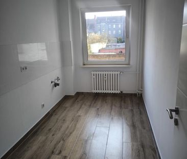 Helle und großzügige 2-Zimmer-Wohnung nach Komplettsanierung - Foto 1