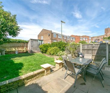 3 bedroom end of terrace house to rent - Photo 2