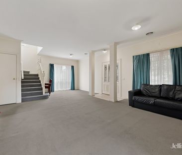 32 Rumpf Avenue, Balwyn North VIC 3104 - House For Rent | Domain - Photo 1