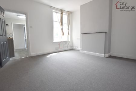 2 Bedroom Mid Terraced House - Photo 4