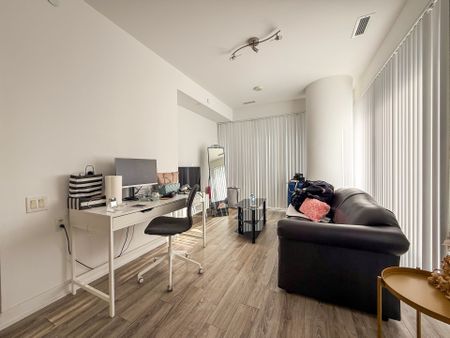 For Lease - 42 Charles Street Unit# 2204, Toronto, Ontario - Photo 3