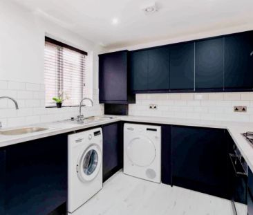 6 Beds 5 Baths - Photo 2