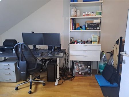 Pillweinstraße, sonnige und ruhig gelegene Dachgeschosswohnung mit 76 m2 plus Terrasse im 4.OG mit Lift - Photo 2