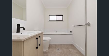 Modern Family Living in a Fast-Growing Eyre Community - Photo 4