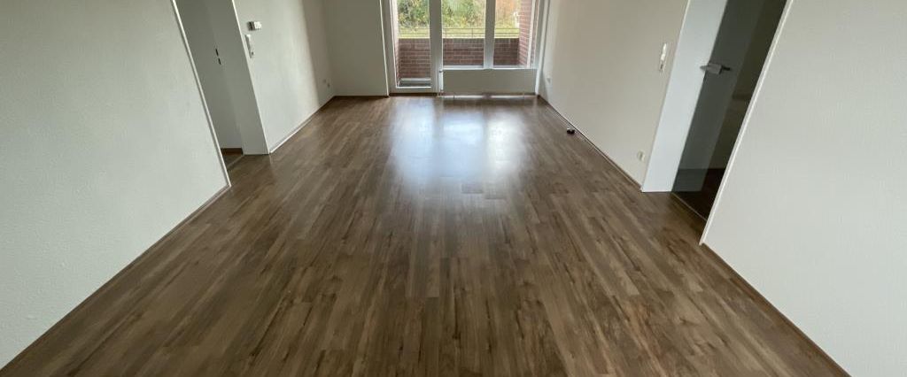 Wohnen direkt am Wasser! 3ZKBBalkonwohnung im Erdgeschoss direkt am Bontekai zu vermieten! - Photo 1