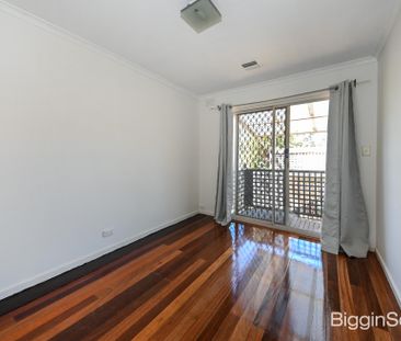 Refreshed & Ready to Impress: 3-Bedroom Delight in Mount Waverley! - Photo 1