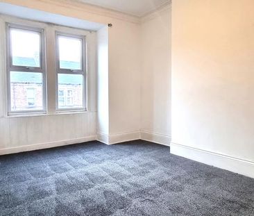 3 bedroom flat to rent - Photo 4