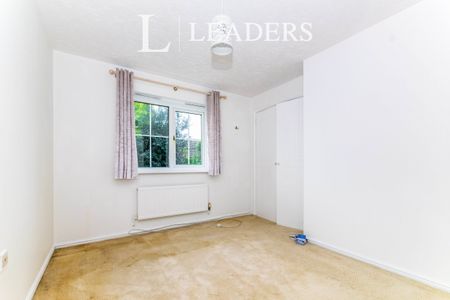 2 bedroom house to rent Leander Drive, PO12 - Photo 2