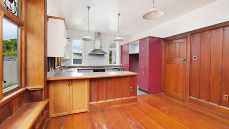 CHARACTER PLUS! - Photo 2