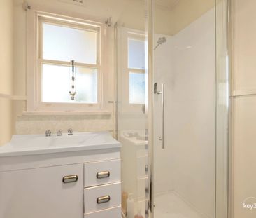 Beautiful Deloraine - Photo 6