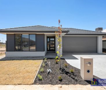 Modern Family Comfort in Huntly - Photo 4