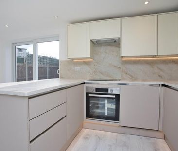 3 bedroom semi-detached house to rent - Photo 5