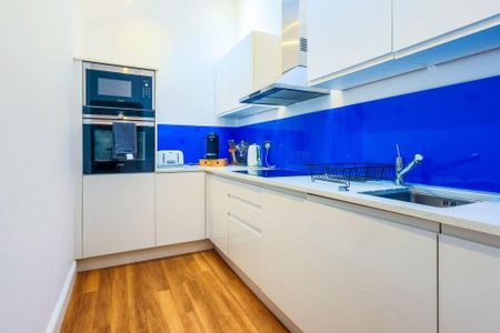 1 bedroom mews to rent - Photo 3