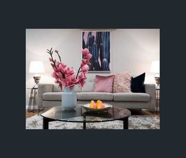 Beautiful Family Home - Photo 2